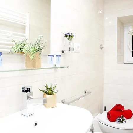 Castel Sant Angelo's Harmonious Apartamento *