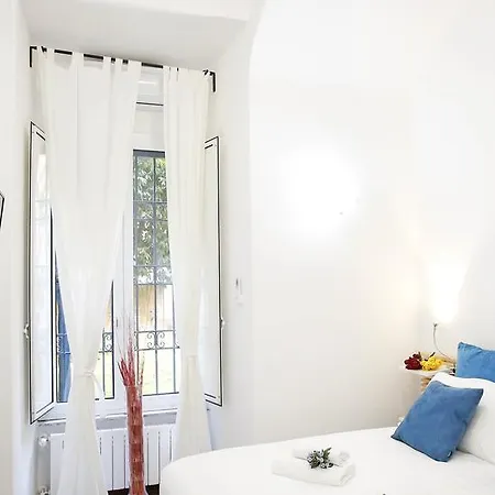 Castel Sant Angelo'S Harmonious Apartment